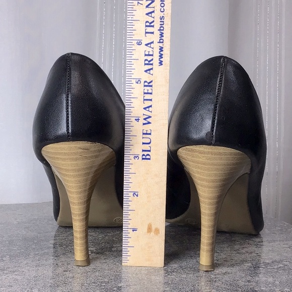 🦚 ATTENTION ‘Tyanna’ Black Faux Leather Point Toe Stacked Heel Pumps - Picture 2 of 10